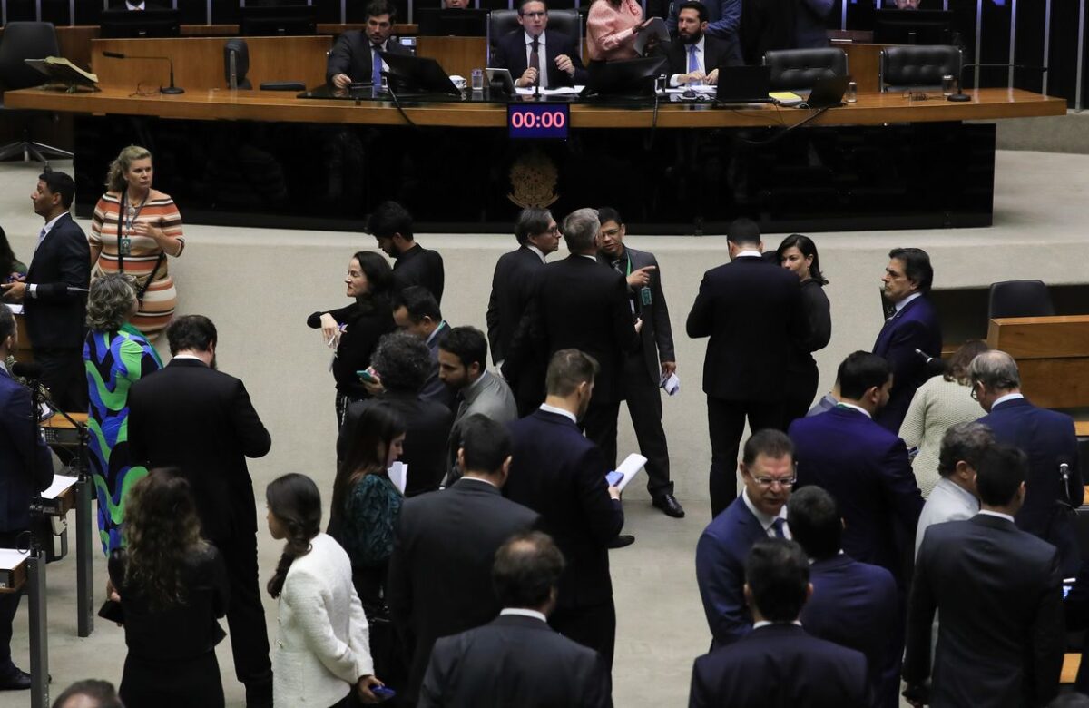 Plenário da Câmara derruba decreto de Lula sobre IOF