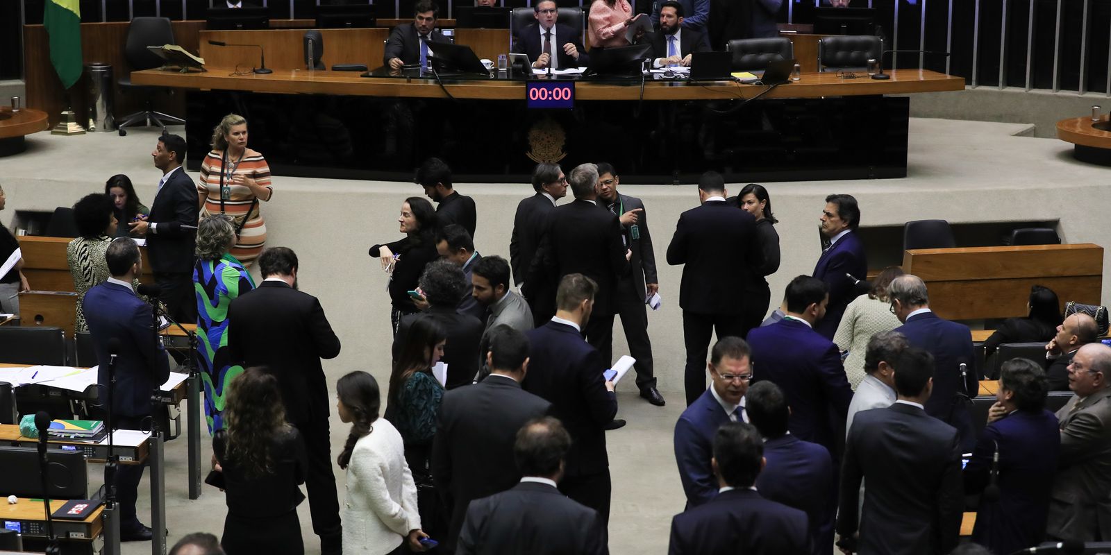 Plenário da Câmara derruba decreto de Lula sobre IOF