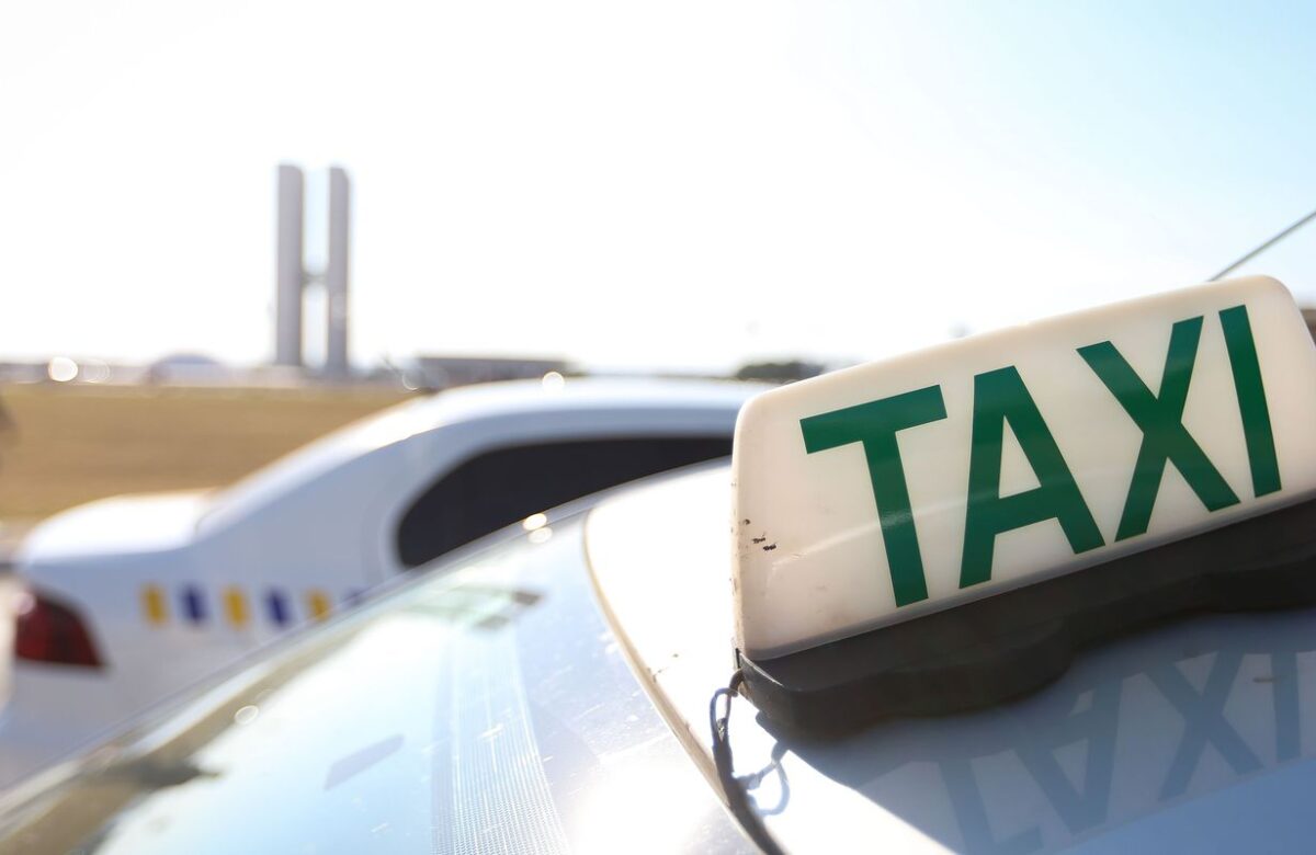 Fim da taxa de verificação de taxímetros beneficiará 300 mil taxistas