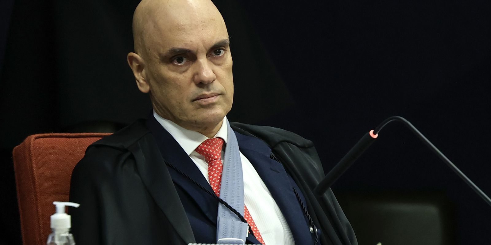 Moraes dá dez minutos para militar tirar farda e participar de oitiva