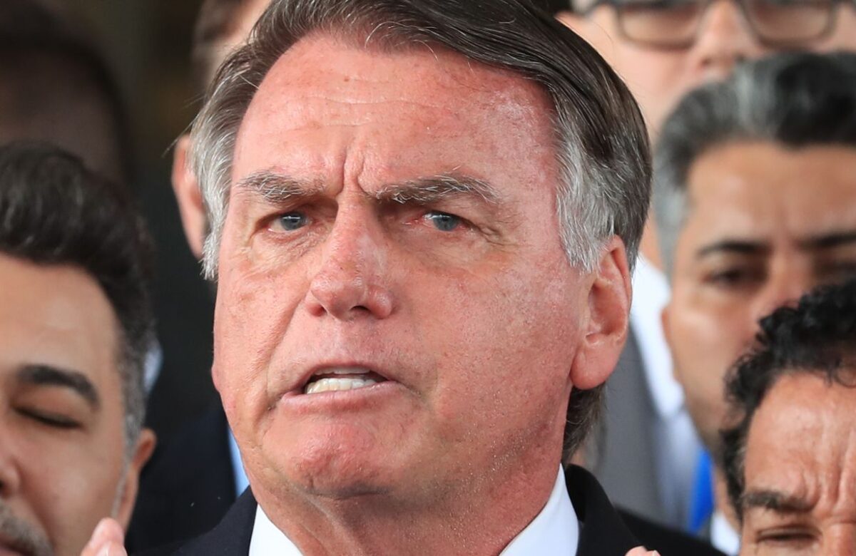Defesa de Bolsonaro se diz surpreendida com indiciamento