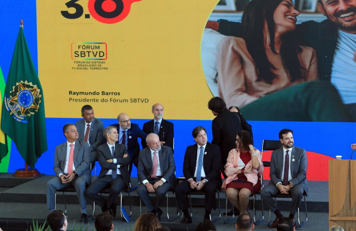 Lula assina decreto da TV 3.0; novo sistema deve começar em 2026