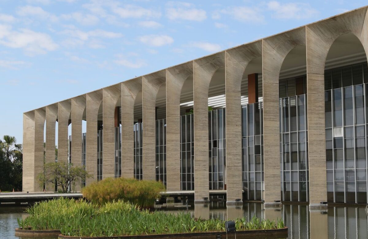 MRE chama de "inverdades" declarações de ministro de Israel sobre Lula