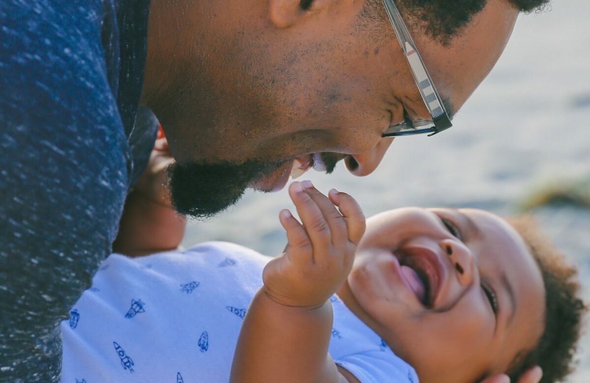 Manifestações em quatro cidades pedem ampliação da licença-paternidade