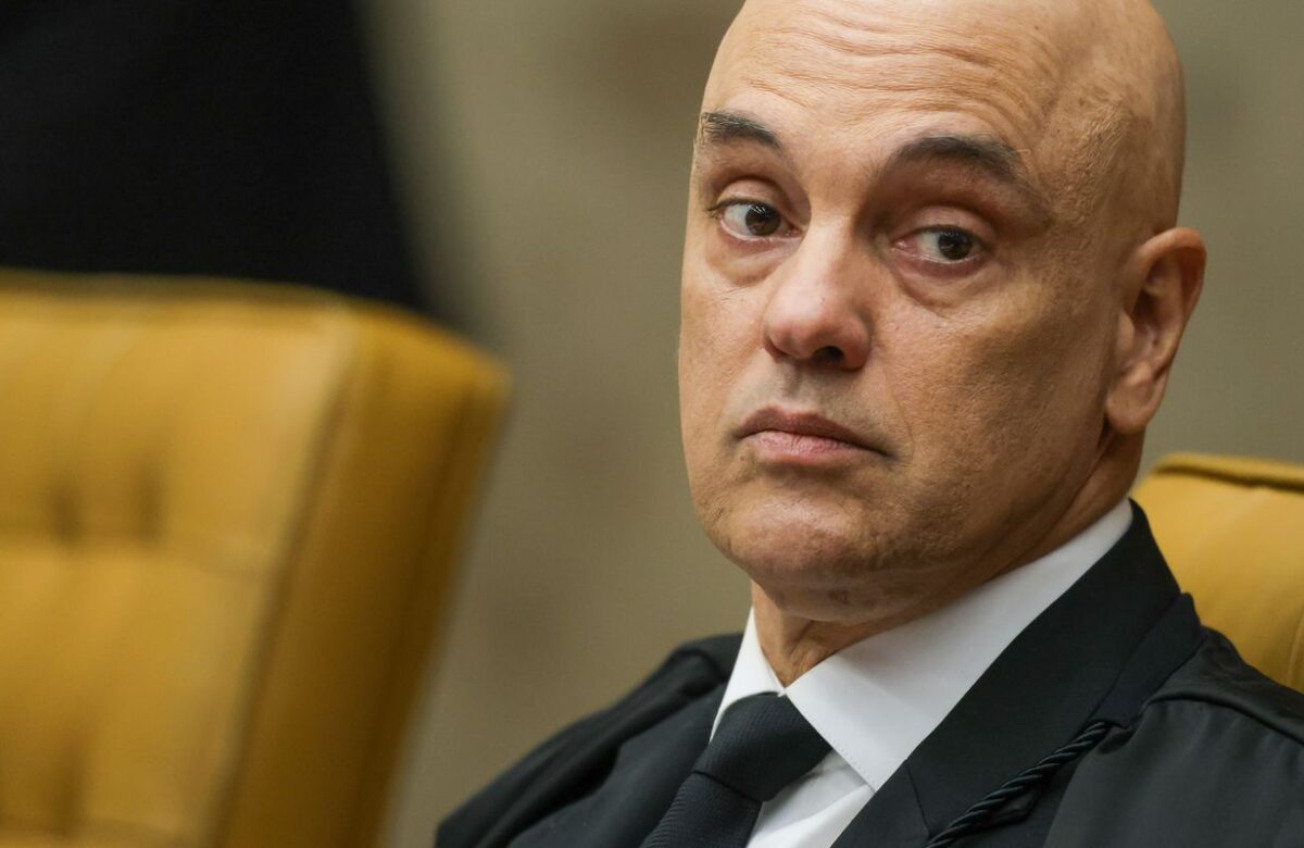 Moraes decreta prisão domiciliar de Bolsonaro