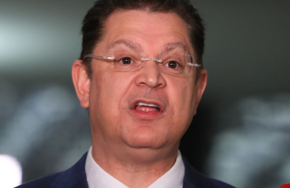 Oposição ocupa plenários por anistia a 8/01 e impeachment de Moraes