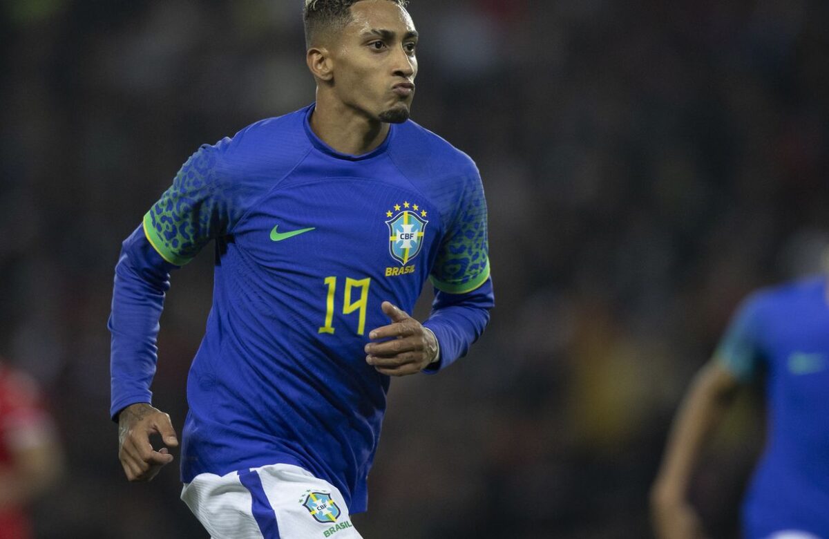 Raphinha e Vinicius Júnior são indicados ao prêmio Bola de Ouro