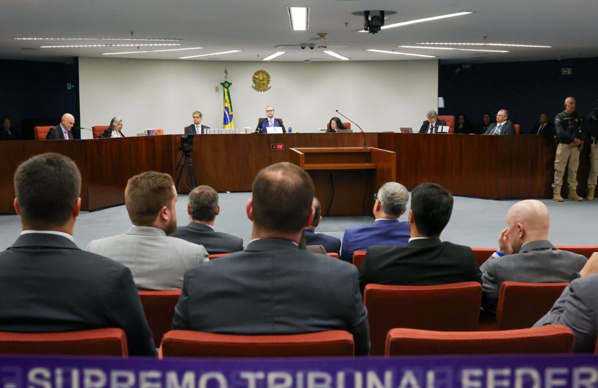 Ao vivo: STF retoma julgamento de Bolsonaro; Dino é o segundo a votar 