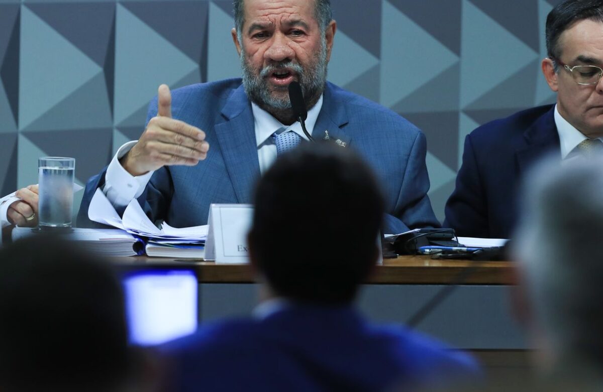 Lupi diz que governo acompanhava, mas não tinha dimensão das fraudes no INSS