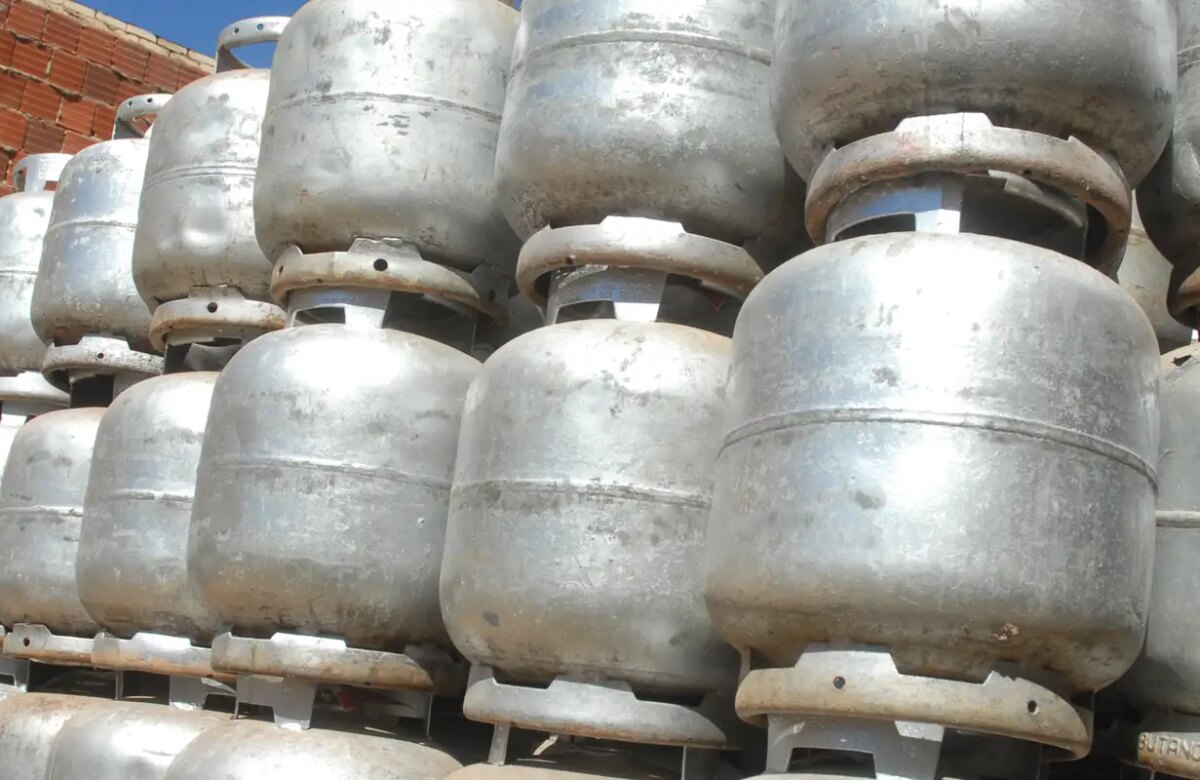 Auxílio Gás de R$ 108 começa a ser pago nesta segunda-feira