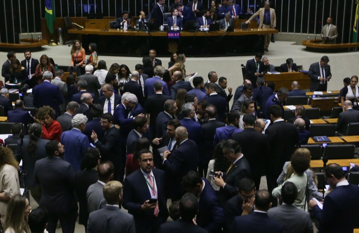 Câmara aprova isenção do IR para quem ganha até R$ 5 mil