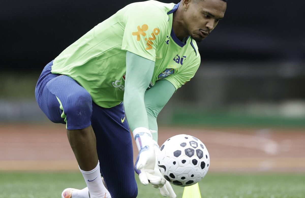 Goleiro John diz que primeira convocação para a seleção é um sonho