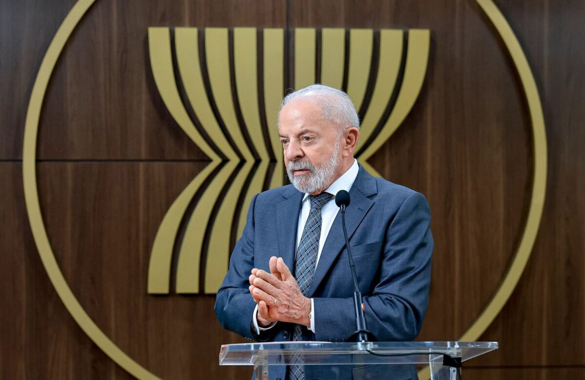 Lula quer discutir com Trump a punição dada a ministros do STF