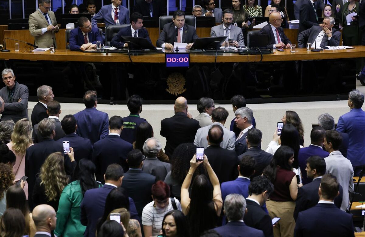 Congresso derruba 56 vetos ao PL do licenciamento ambiental