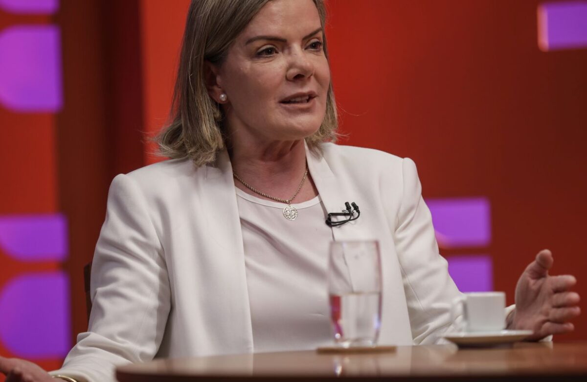 Governo é contra equiparar facções ao terrorismo, diz Gleisi Hoffmann 