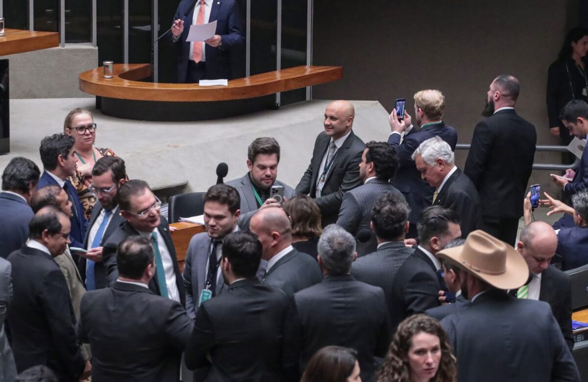 PL da Dosimetria beneficia criminosos comuns, dizem especialistas