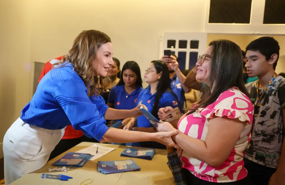 Mães atípicas recebem CNH gratuita em cerimônia com a vice-governadora Hana Ghassan