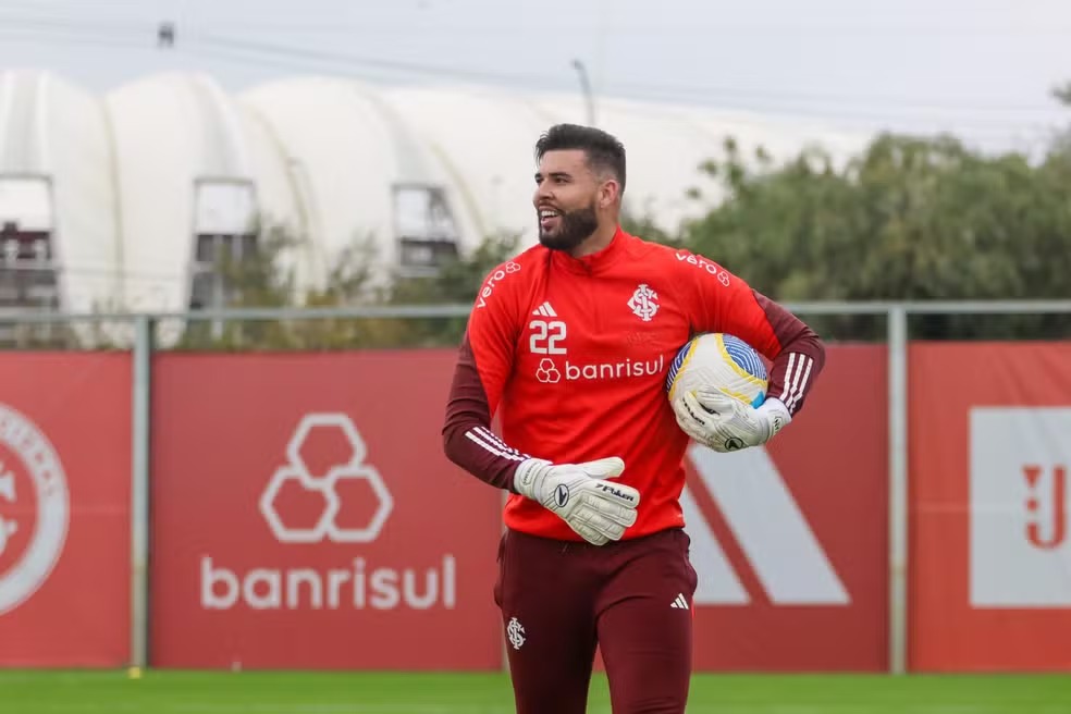 Remo avança em negociação para contratar goleiro Ivan, do Internacional