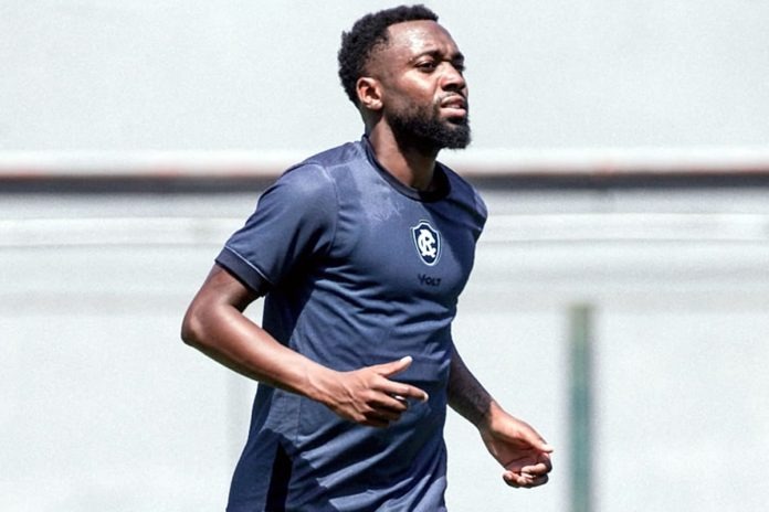 Com lesão muscular, Sávio está fora do jogo entre Remo e Vitória no Barradão