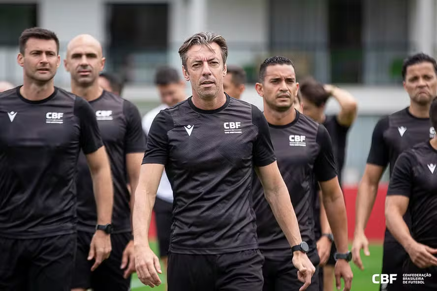 CBF inicia profissionalização de árbitros, com maiores salários e foco em performance e tecnologia