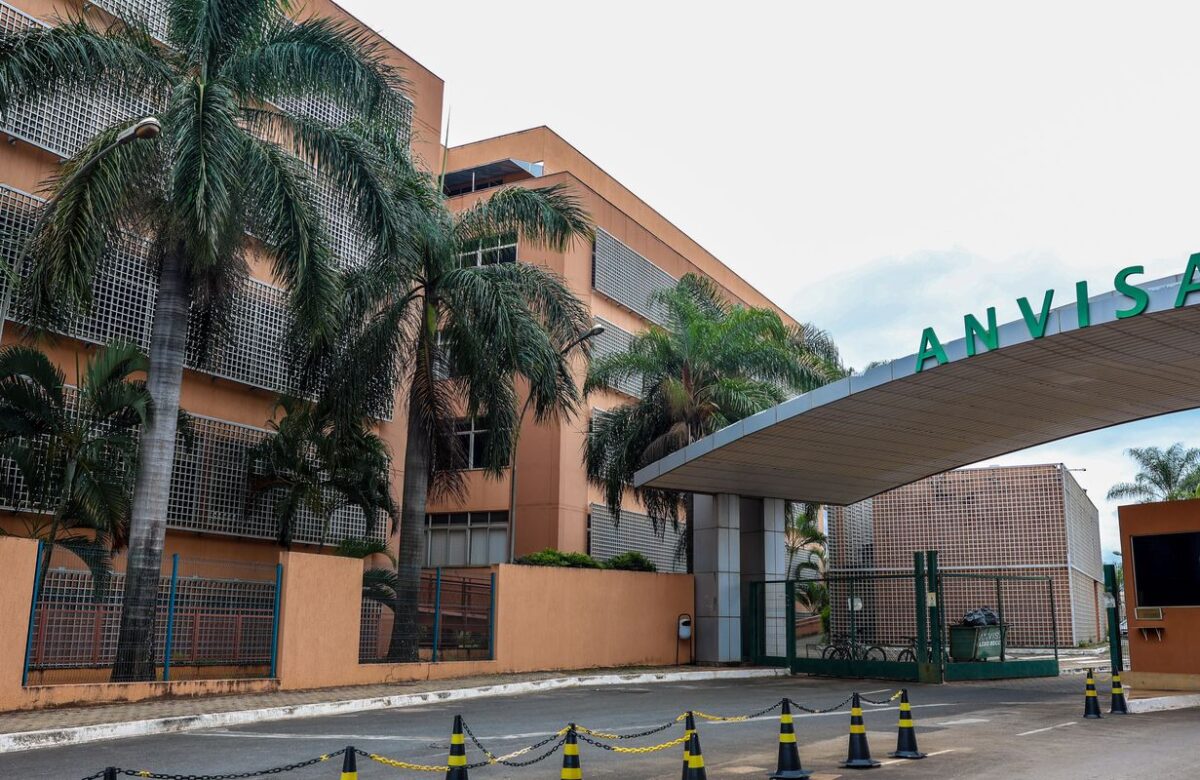 Anvisa proíbe venda de leite condensado e dois suplementos