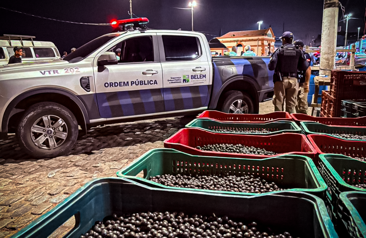 Após denúncias, Prefeitura de Belém realiza operação contra descarte irregular de açaí no Ver-o-Peso