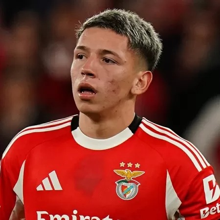 Apesar de suspensão da Uefa por acusação de racismo, Prestianni, do Benfica, embarca para enfrentar o Real Madrid