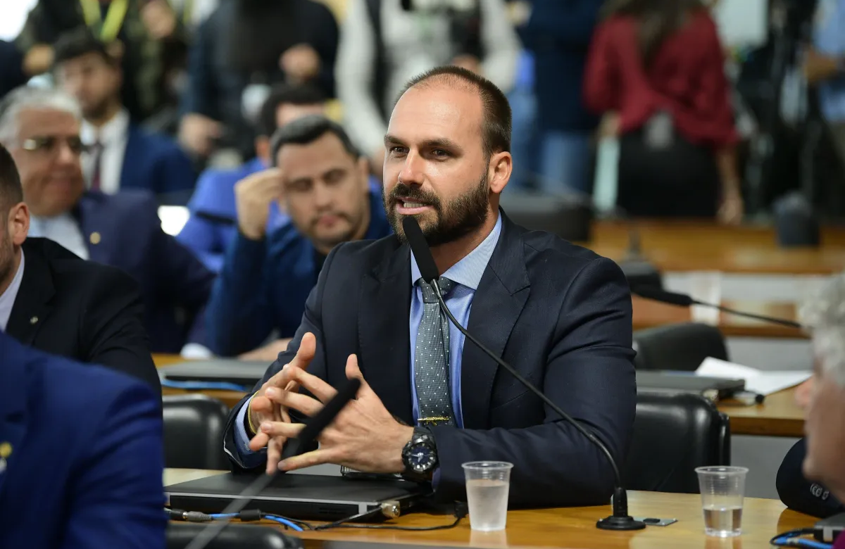 PF afasta Eduardo Bolsonaro de cargo de escrivão por faltas injustificadas