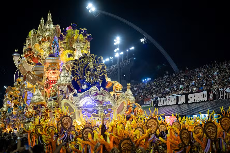 Sete escola de samba desfilam hoje pelo grupo especial do Carnaval de SP