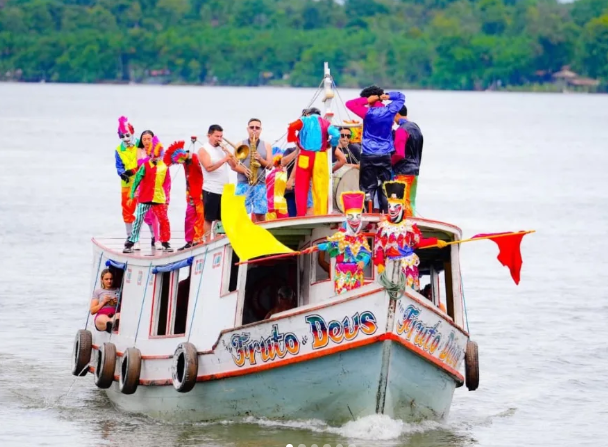 Carnaval das águas de Cametá agita comunidades ao longo do Rio Turema