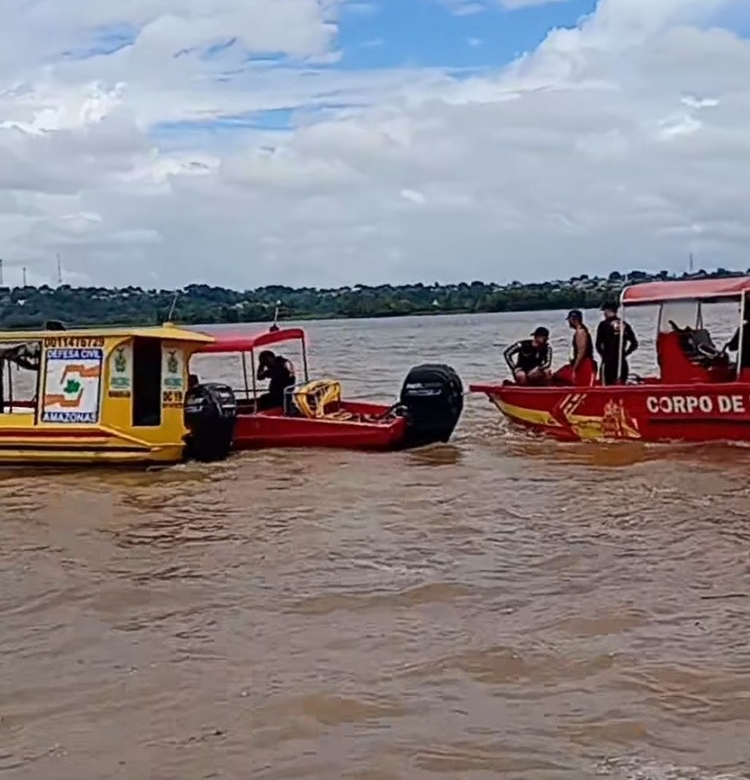 Manaus: helicóptero e sonares reforçam buscas por vítimas de naufrágio