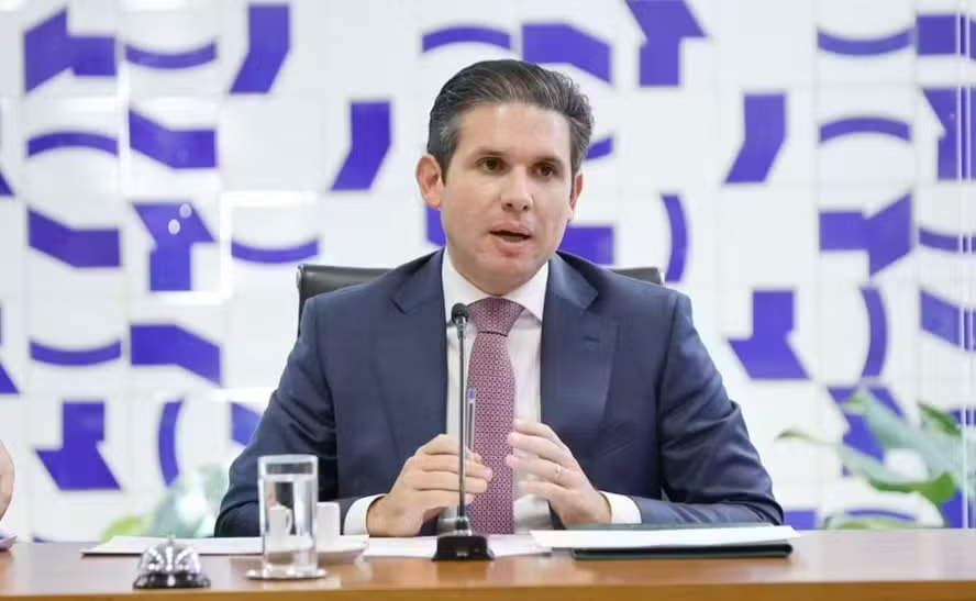 Fim da escala 6×1: Motta encaminha PEC à comissão da Câmara