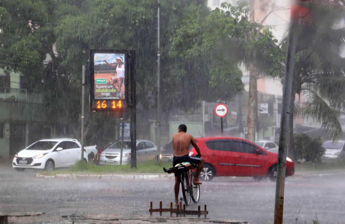 Inmet alerta para chuvas intensas em Belém nesta terça e quarta-feira
