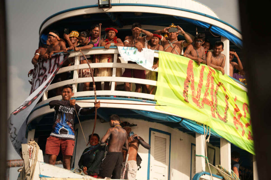 Do Tapajós a Belém, indígenas vão à luta contra injustiças e enfrentam empresas pela preservação da floresta