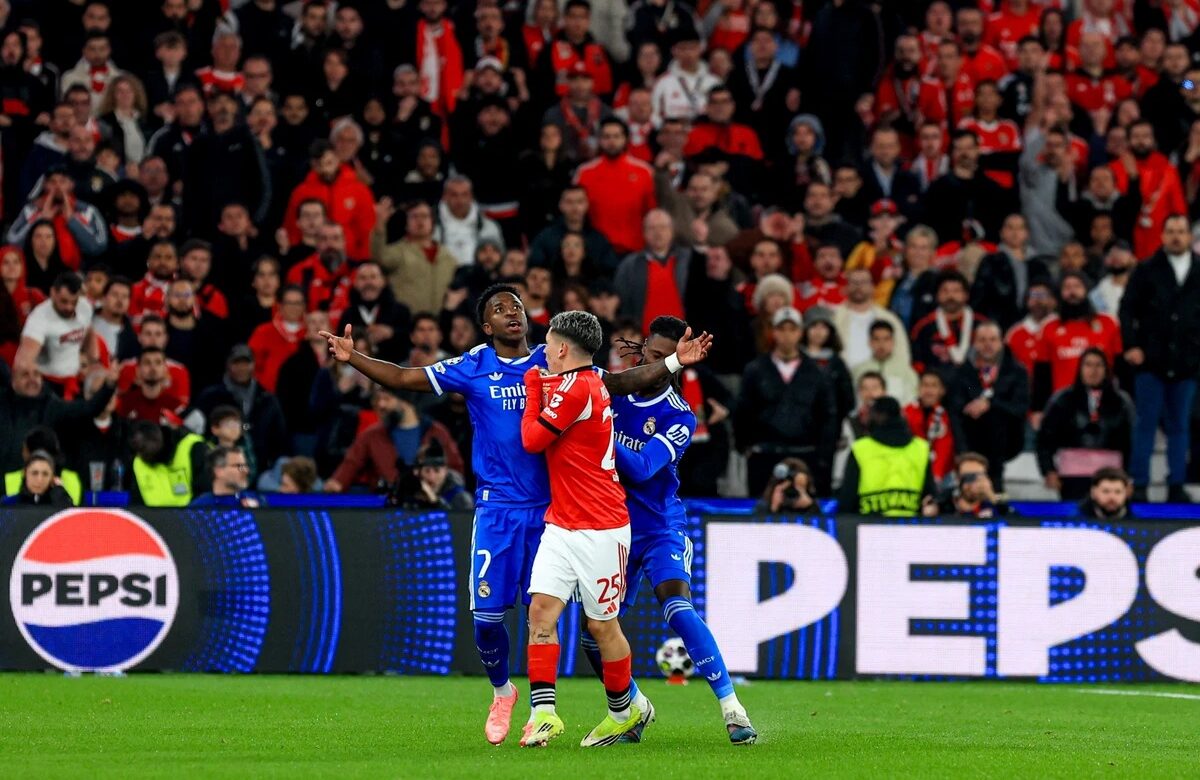 Benfica suspende torcedores por racismo contra Vinícius Júnior