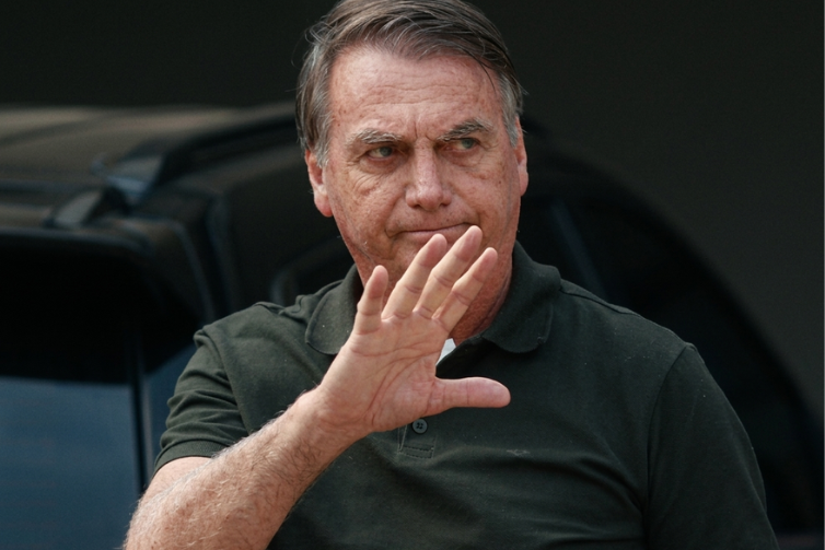 PGR se manifesta a favor de prisão domiciliar para Bolsonaro; decisão será de Moraes