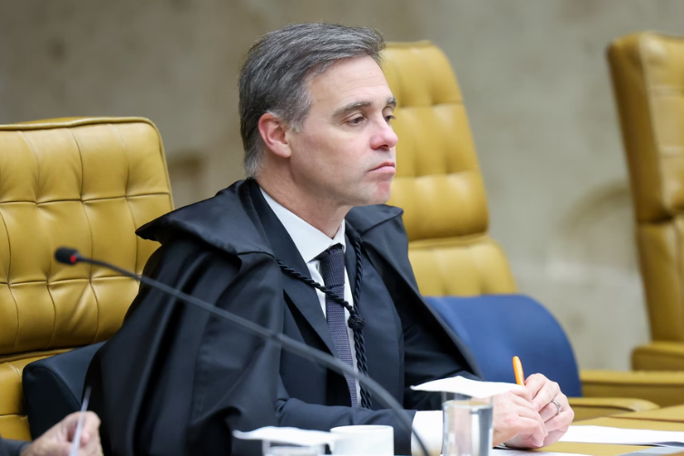 Mendonça proíbe consulta e manda retirar conteúdo do celular de Vorcaro da sala cofre da CPI do INSS