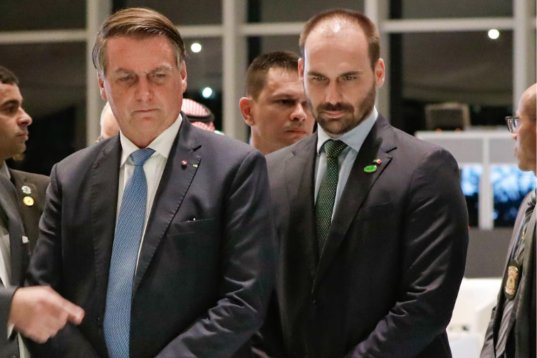 Moraes cobra explicações de Bolsonaro após vídeo de Eduardo nos EUA