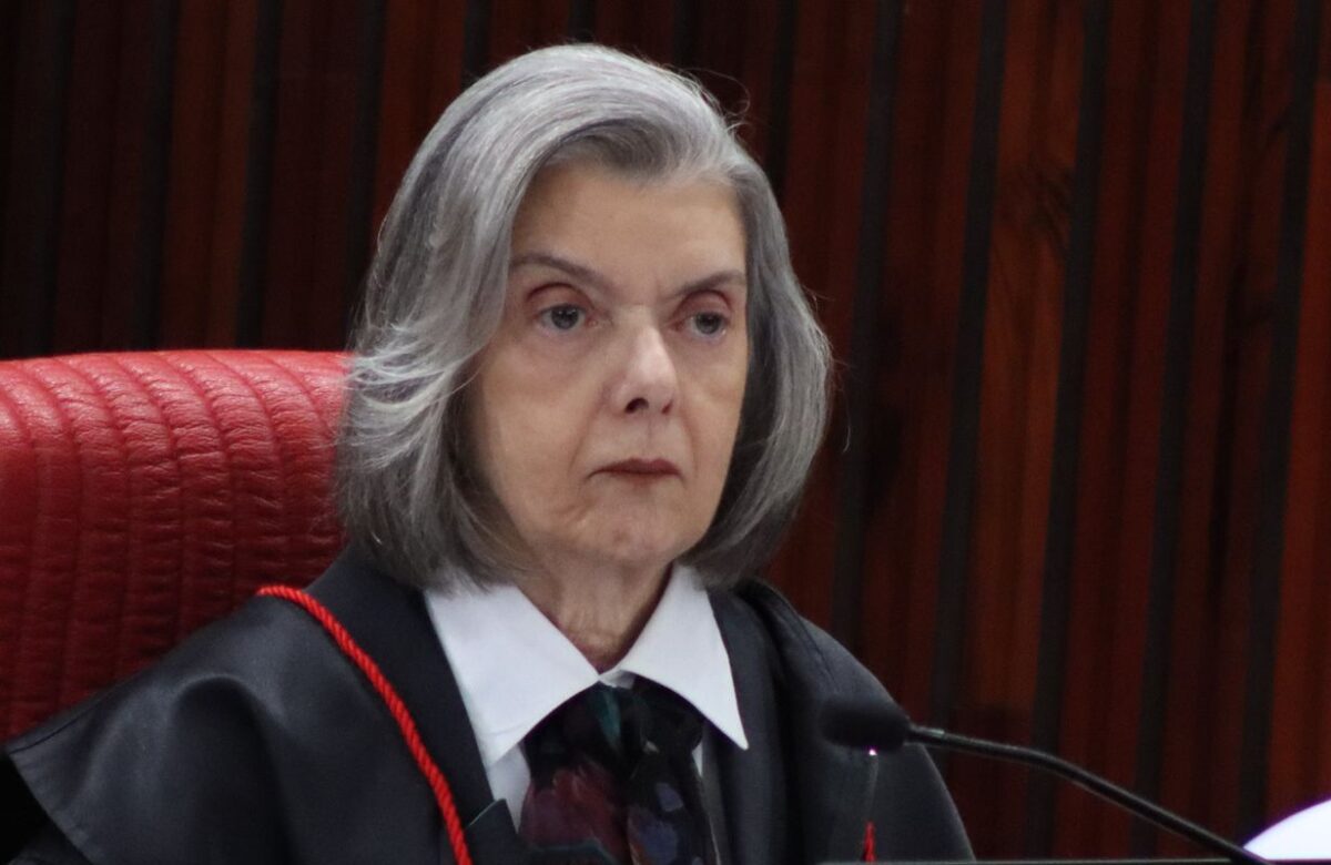 Cármen Lúcia critica falta de espaços de poder para mulheres