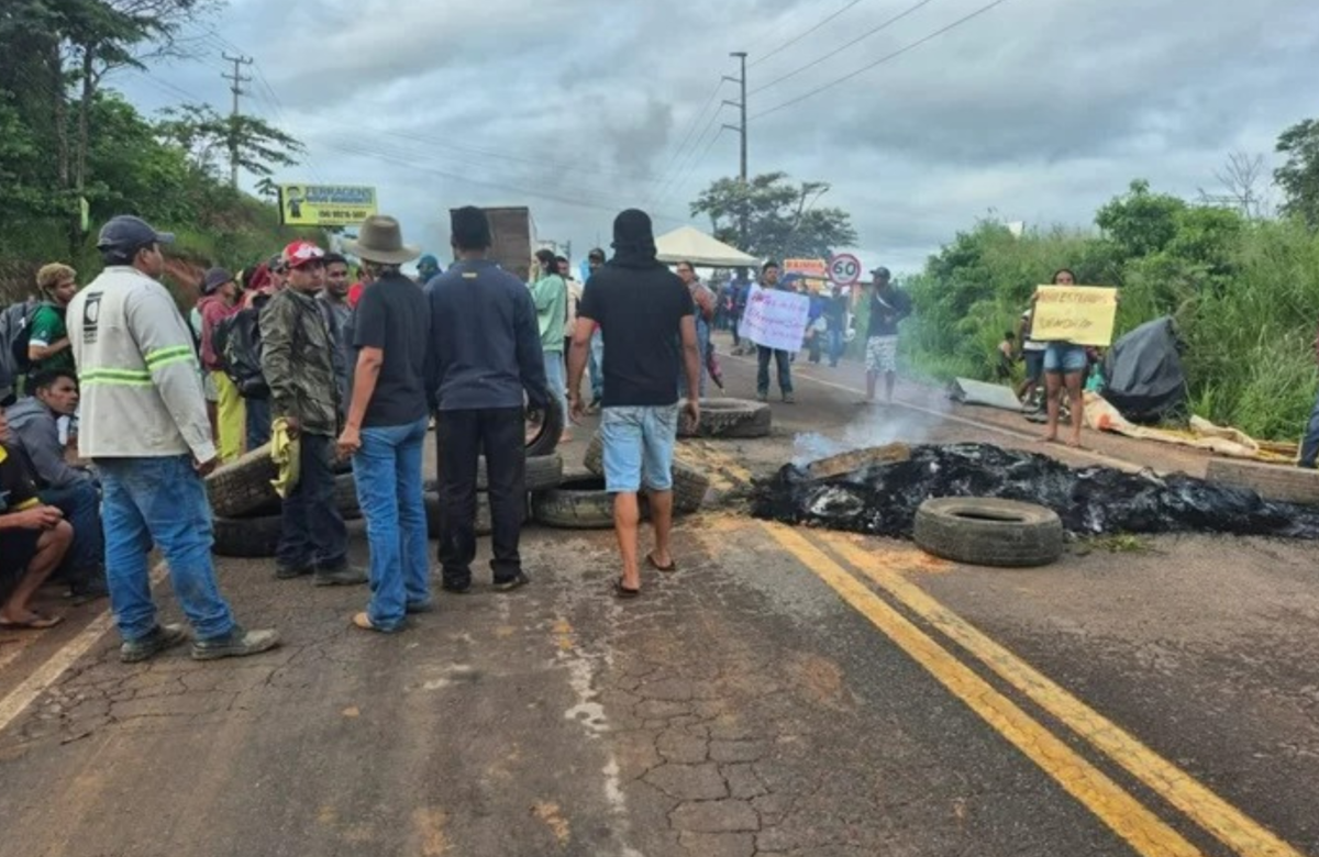 Despejo expõe drama humano e abandono em Parauapebas. Mais de 850 famílias amanhecem sem teto e fecham rodovia.