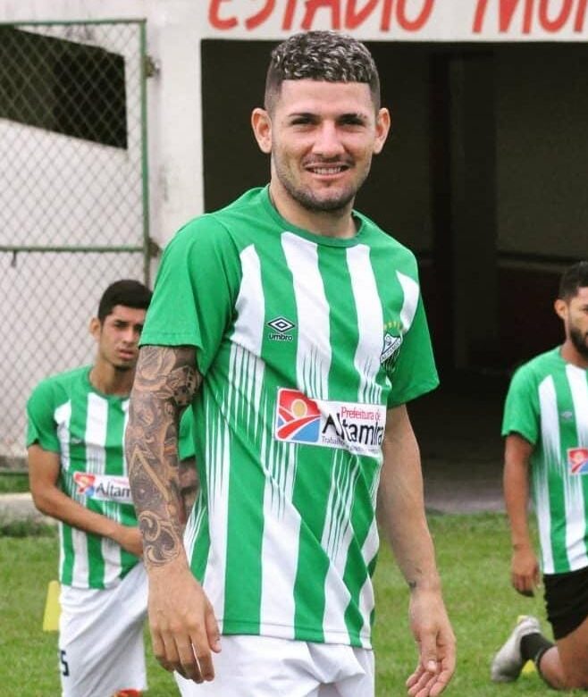 Thiago Bala: Ex-jogador tem prisão decretada após ameaçar ex-namorada