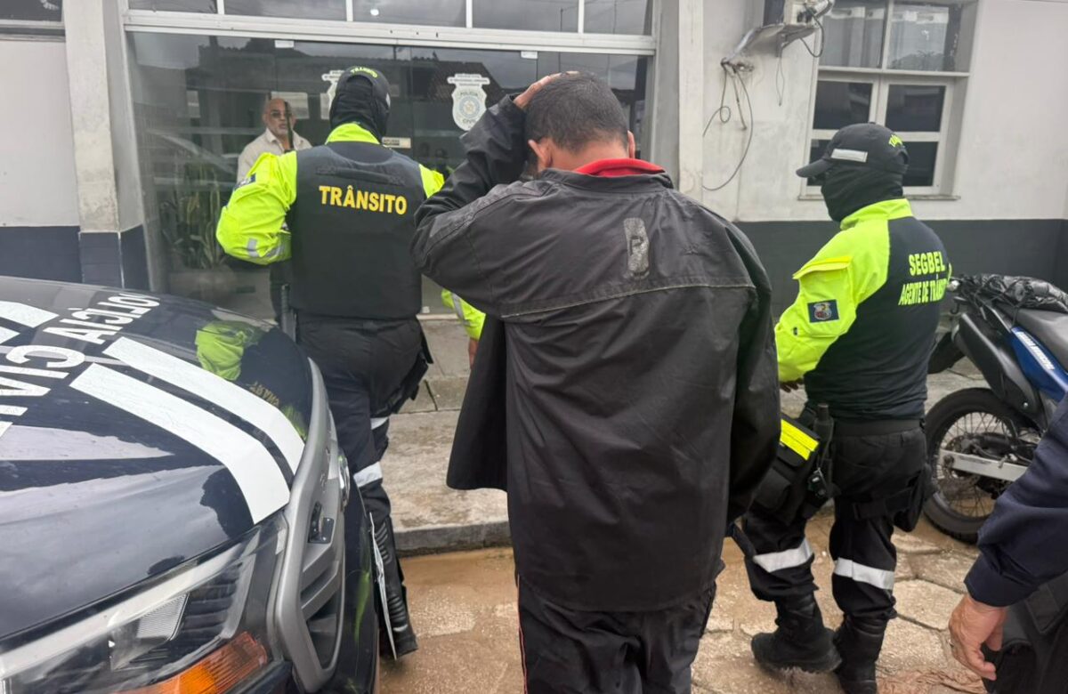 Motociclista com CNH falsa é preso durante blitz na Marambaia