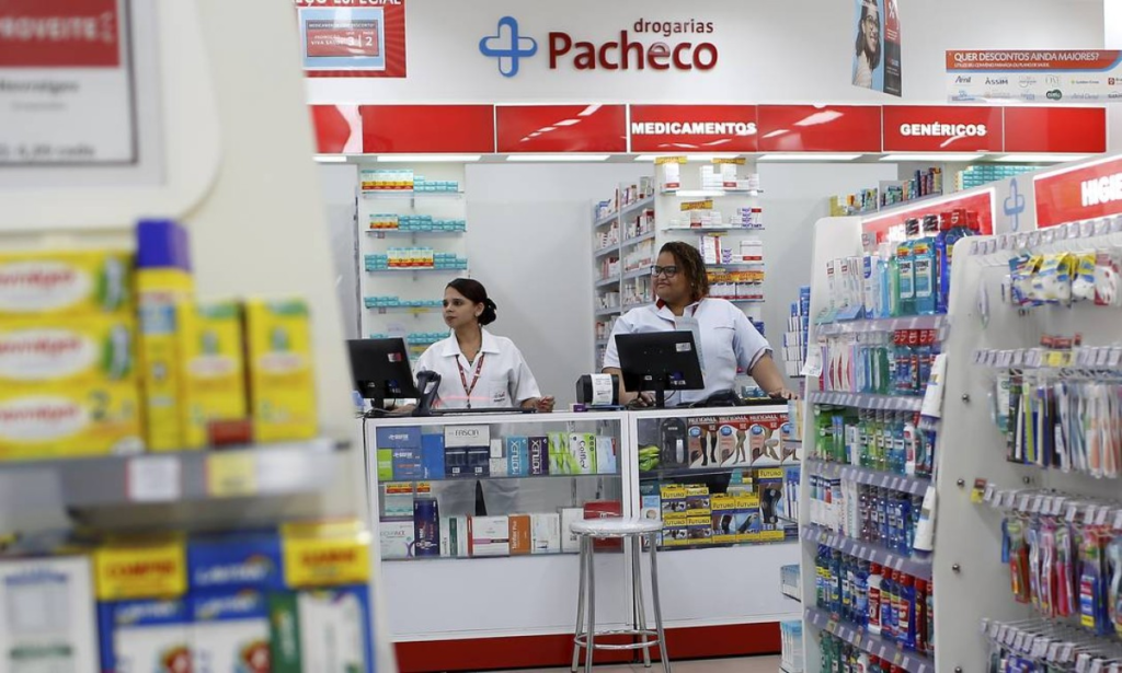 Com restrições, governo regulamenta venda de medicamentos em supermercados