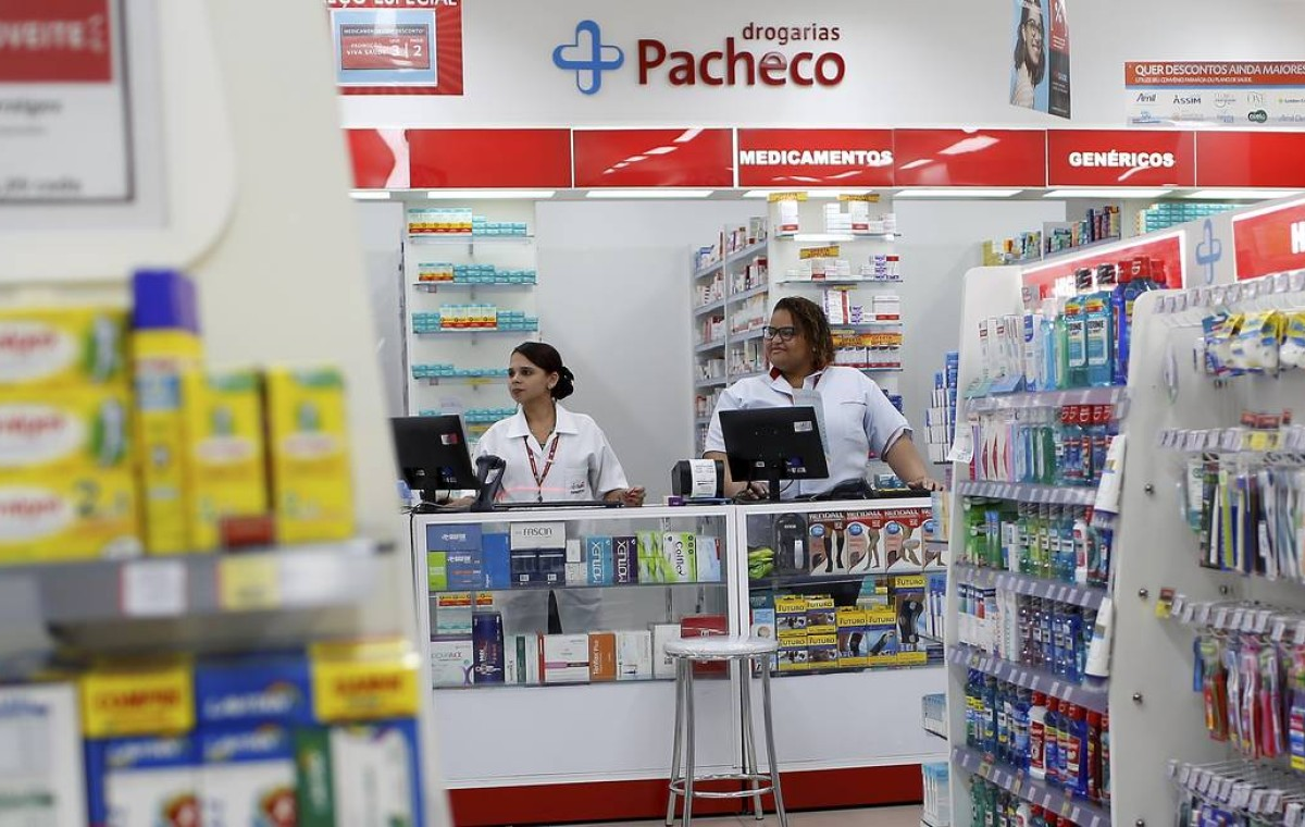 Com restrições, governo regulamenta venda de medicamentos em supermercados