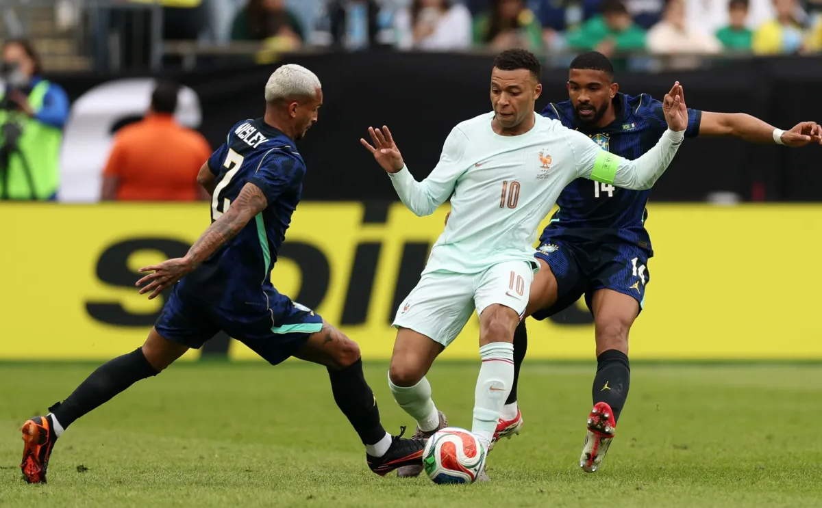 Brasil luta até o fim, mas é derrotado pela França por 2 a 1