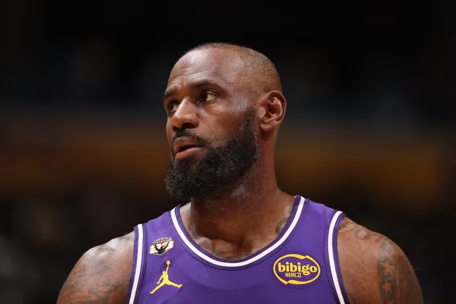 LeBron James está a três cestas de superar marca histórica que existe há quase quatro décadas na NBA