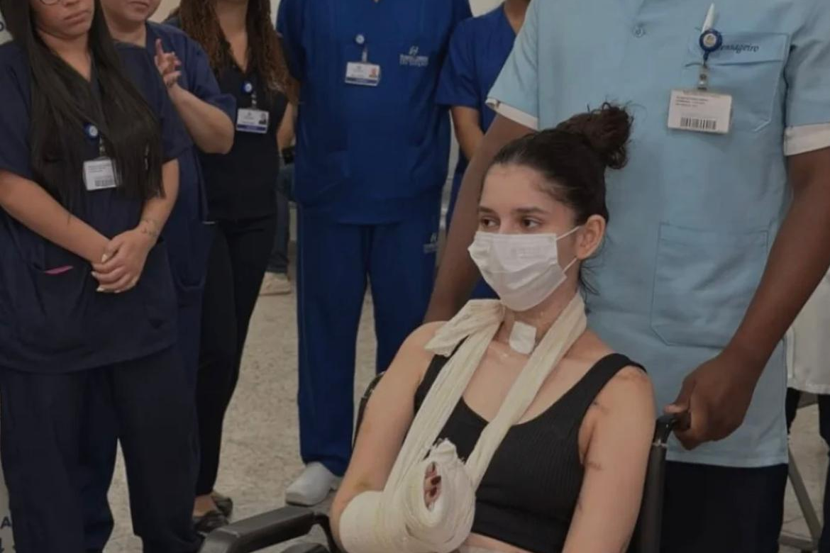 Jovem esfaqueada mais de 15 vezes por negar pedido de namoro recebe alta no RJ