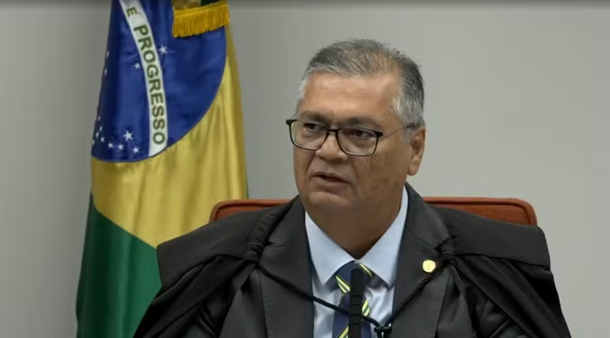 Dino suspende quebra de sigilo de filho de Lula pela CPI do INSS