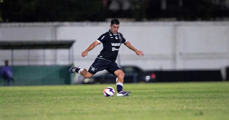 Jogador do Remo sofre descarga elétrica durante a partida contra o Porto Velho