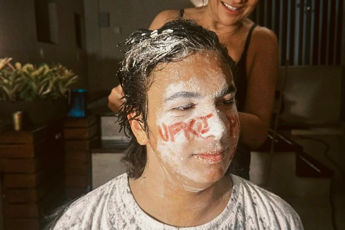 Dira Paes celebra dupla aprovação do filho no vestibular